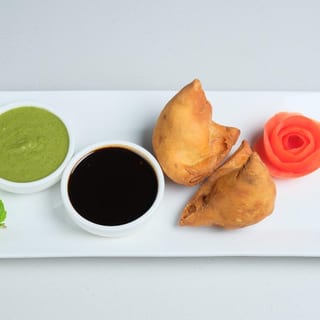 Samosa with Chutney